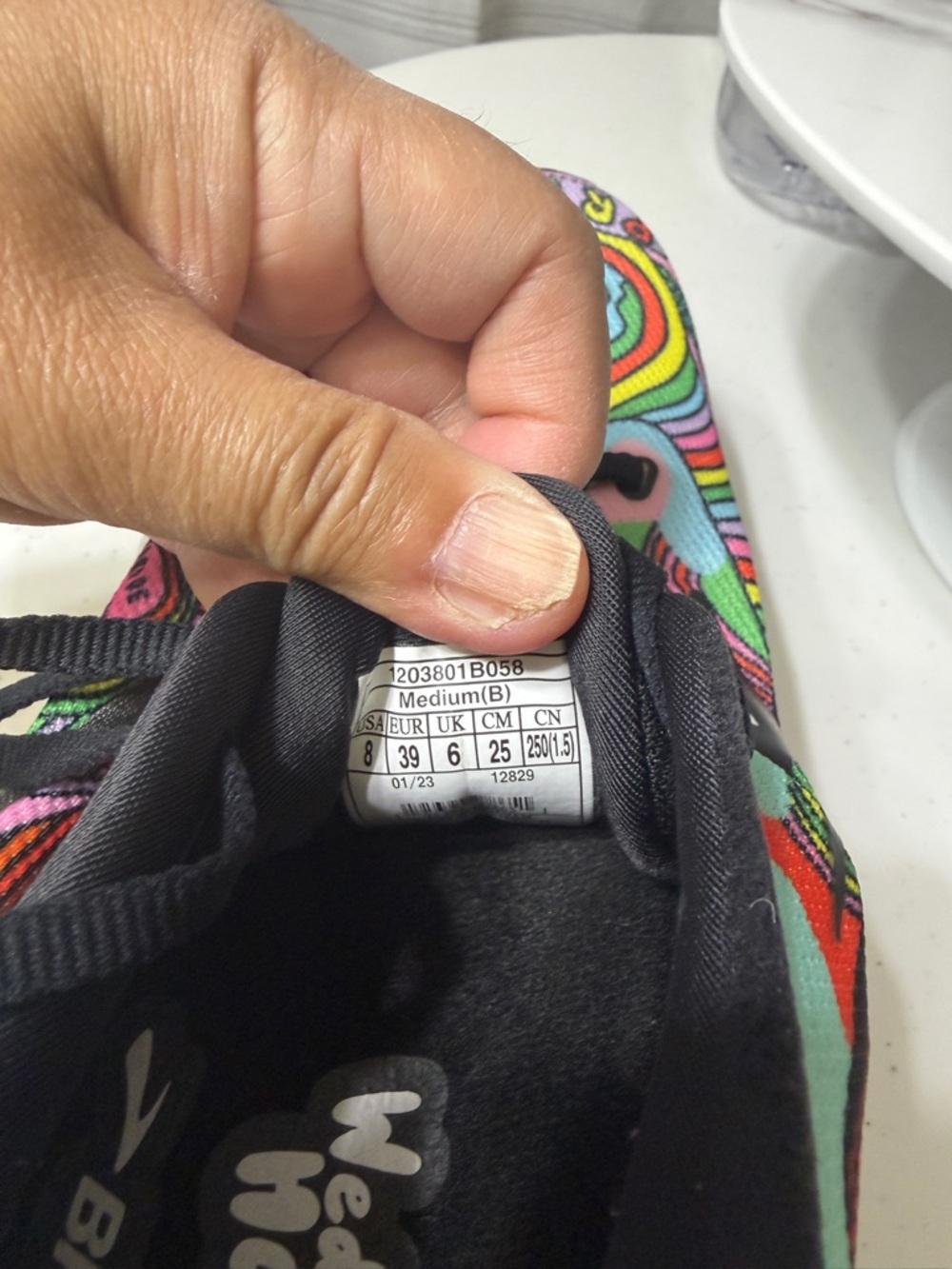 Brooks Ghost 15 Run Proud Rainbow Pride size 8 - Picture 6 of 10